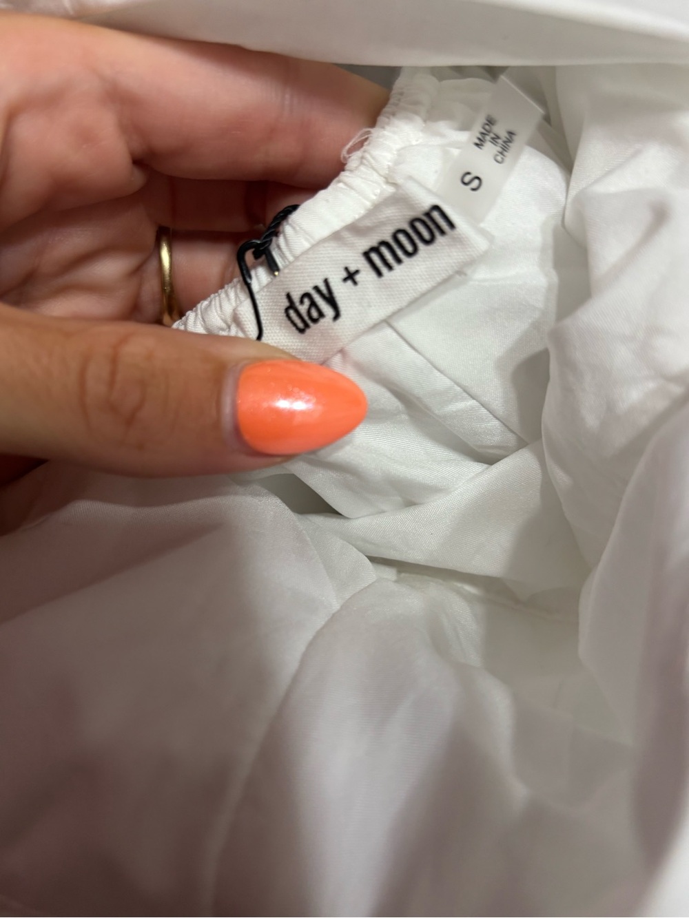 Day+ Moon White Ruffled V-Neck Mini Dress Open Back - Picture 6 of 6